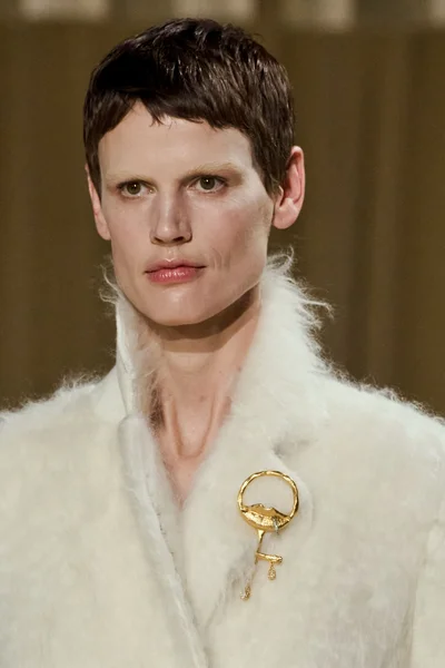 Look 30